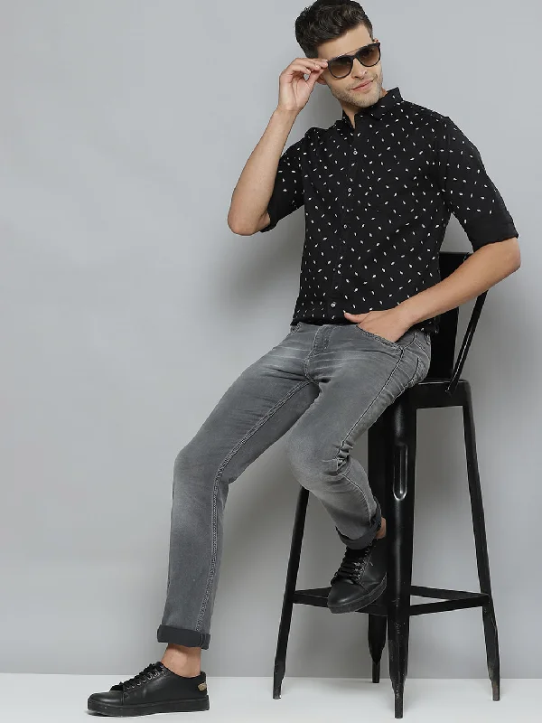 Stylish Men's Graphic T-ShirtsMen Black Smart Slim Fit Opaque Feather Printed Casual Shirt