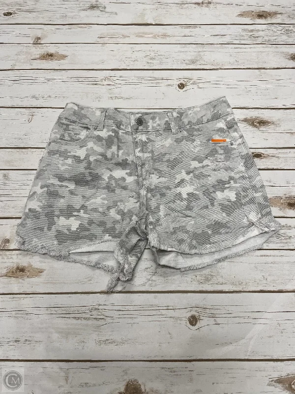 Men's Tailored Pants for a Sharp AppearanceShorts By Time And Tru In Grey & White, Size: 12