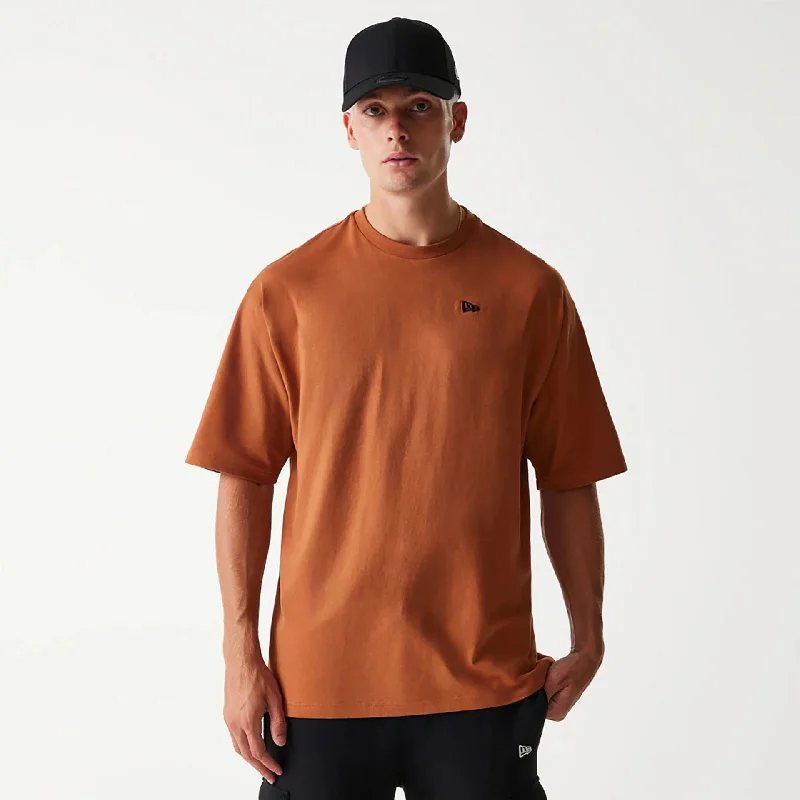 Men's Shirts with Moisture-Wicking FabricNew Era Essential Brown Oversized T-Shirt