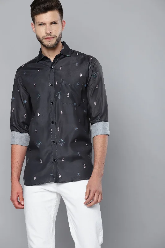 Men's Vintage T-Shirts for a Retro VibeMen Navy Blue Slim Fit Printed Casual Shirt