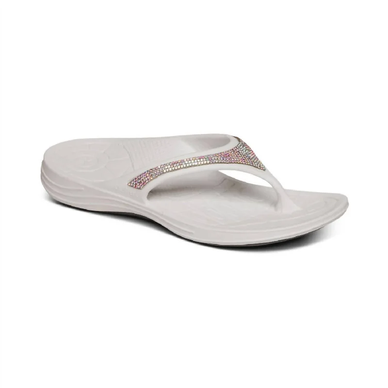 Women's Fiji Orthotic Flip Flop In White Sparkle